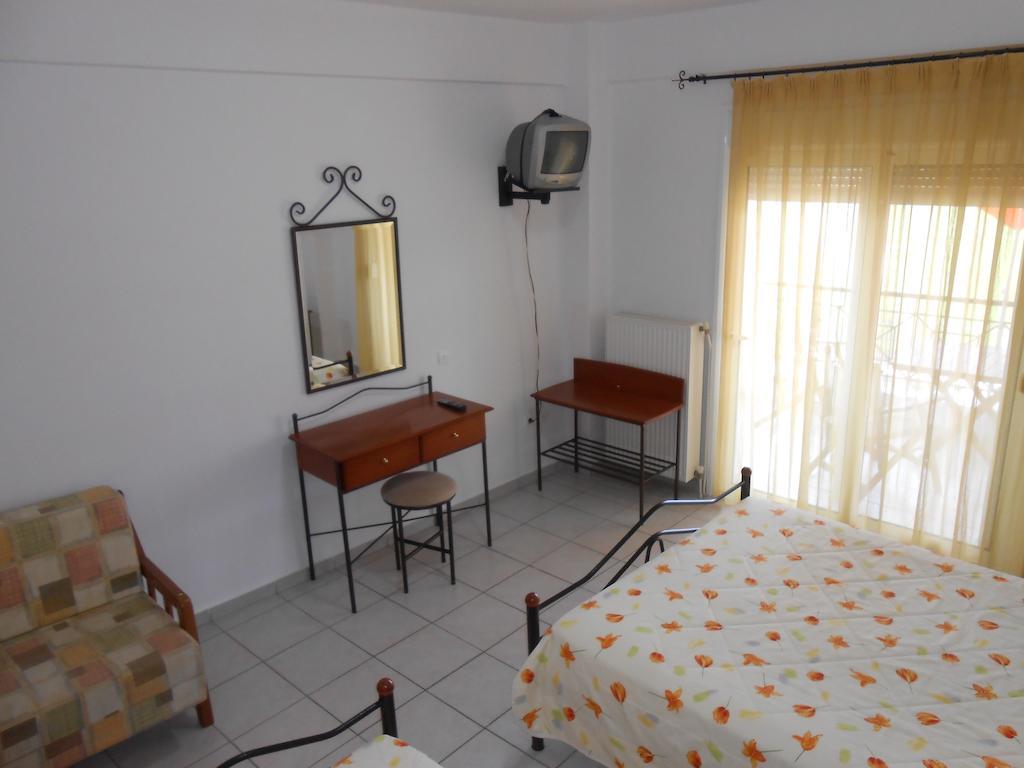 La Luna Studios Neos Marmaras Room photo